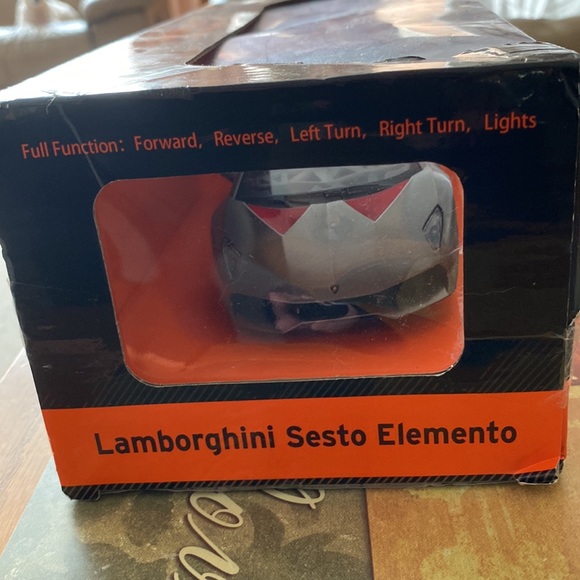 Lamborghini Sesto Elemento 1:24 Scale new in the box with remote control - Picture 4 of 6